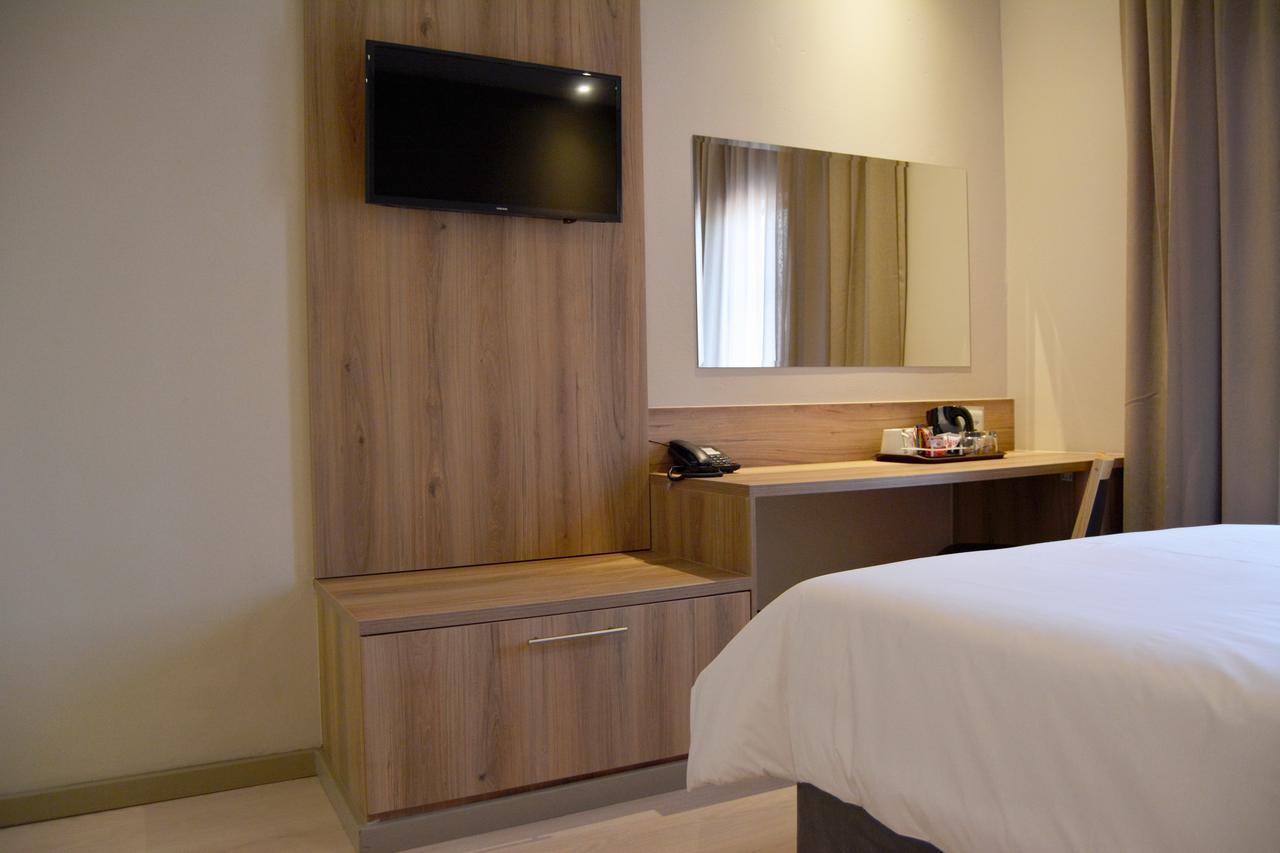 Regal Inn Hotel Midrand Exteriör bild
