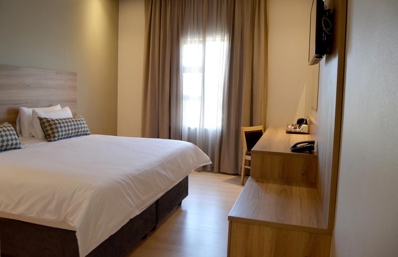 Regal Inn Hotel Midrand Exteriör bild