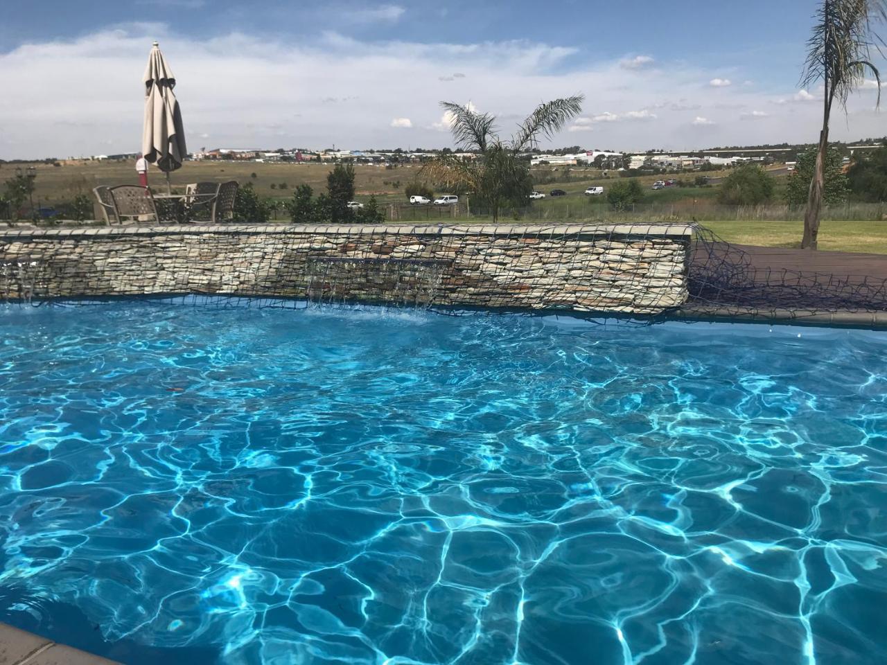 Regal Inn Hotel Midrand Exteriör bild